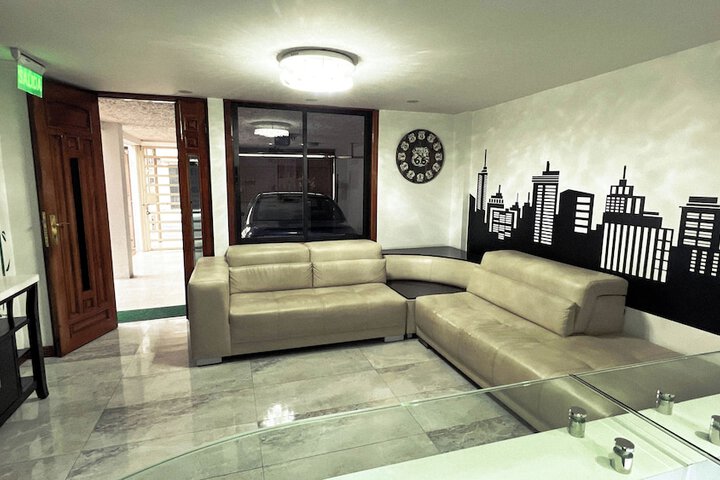Room 20 of 28