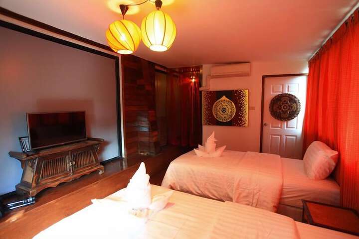Room 8 of 33