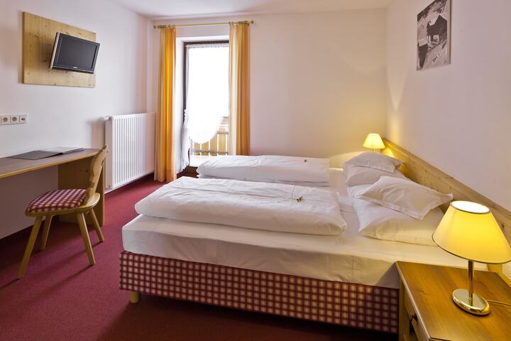 Room 3 of 57