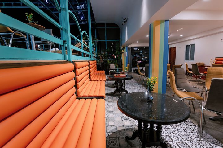 Lounge 119 of 125