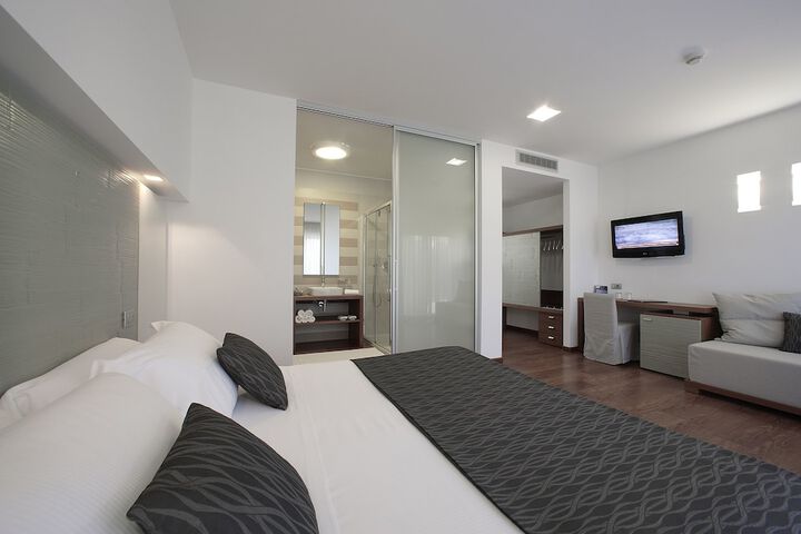 Room 12 of 68