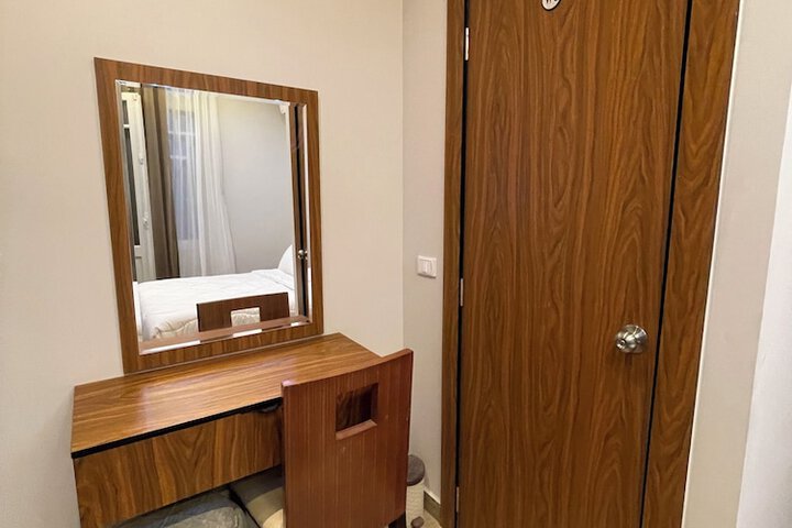 Room 13 of 43