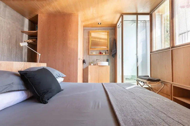 Room 4 of 15