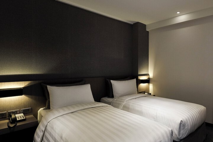 Room 16 of 35