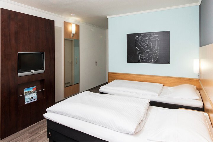 Room 8 of 21