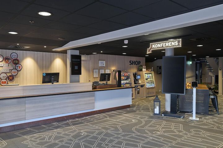 Hotel Lobby