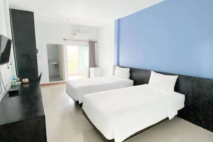 Room 8 of 18