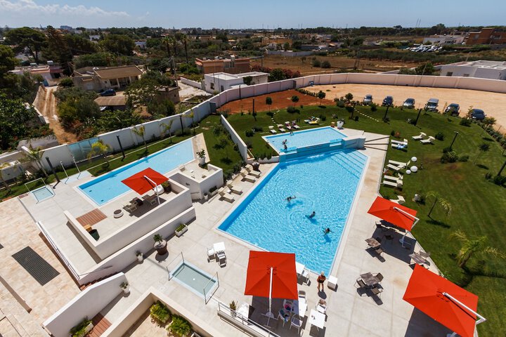 Pool 60 of 105