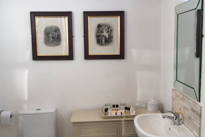 Room 4 of 68