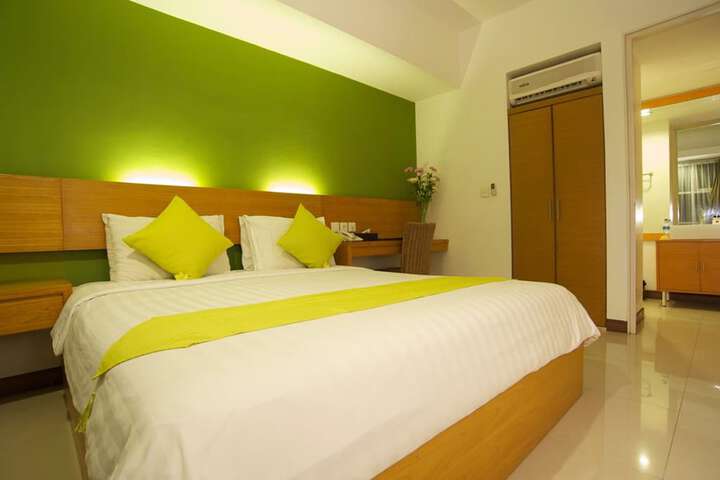Room 11 of 24