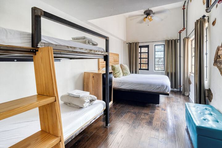 Room 22 of 65