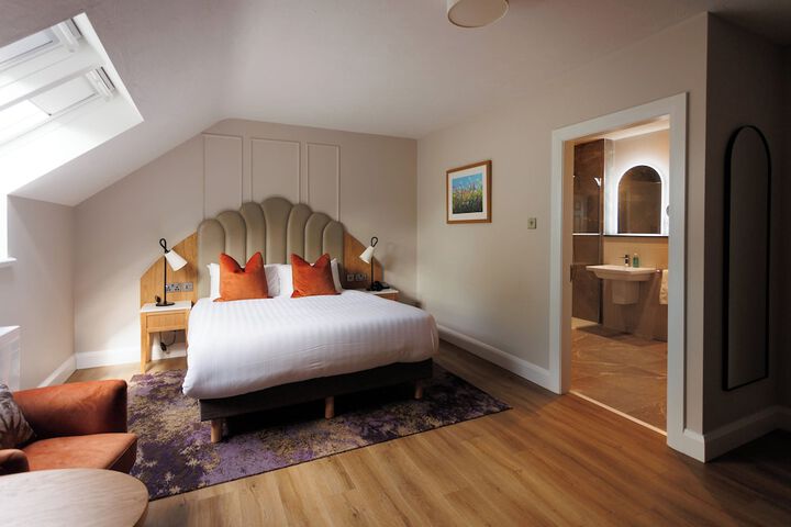 Room 25 of 146
