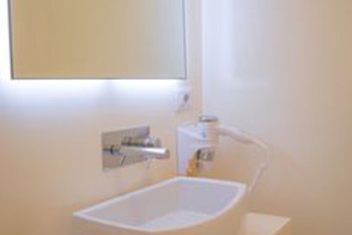 Room 4 of 25