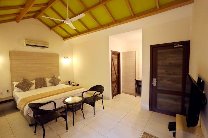 Room 2 of 74