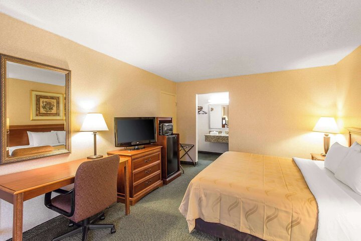 1 King Bed (2 of 8)