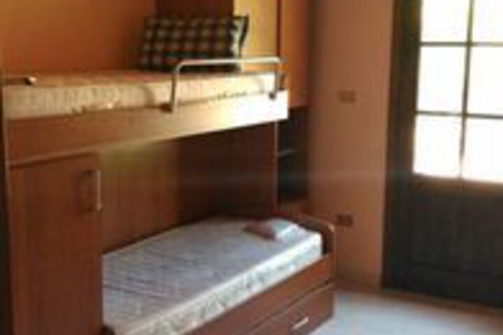 Room 6 of 16