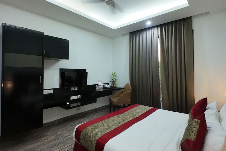 Room 6 of 20