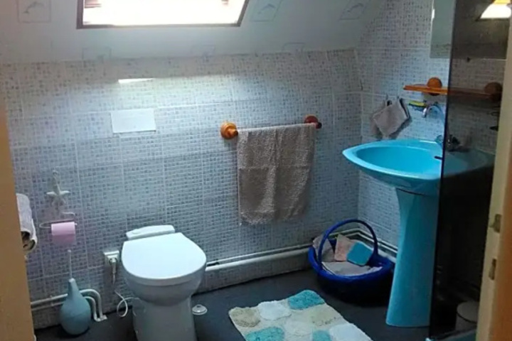 Room 6 of 16