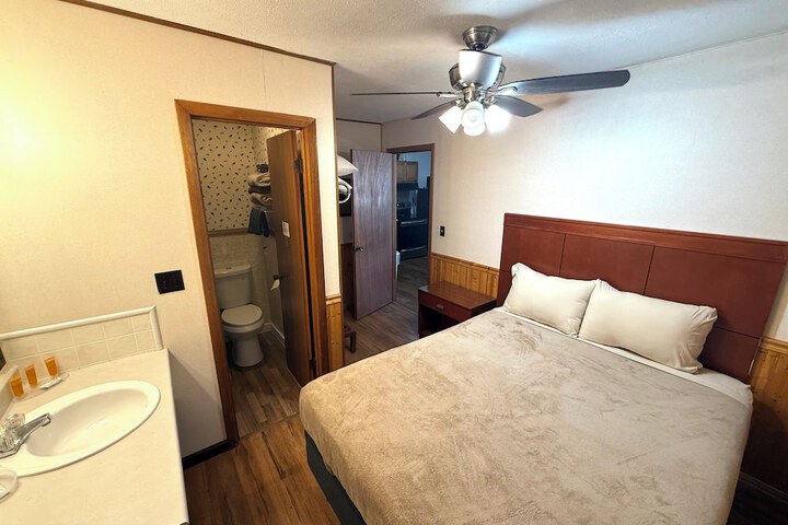 Room 27 of 97