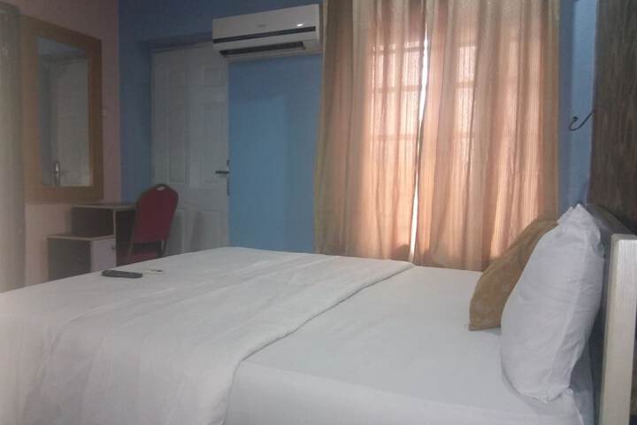 Room 5 of 14