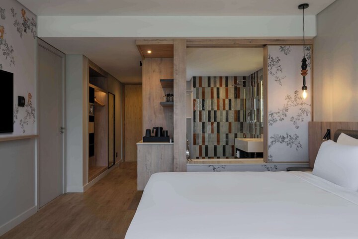 Room 30 of 173