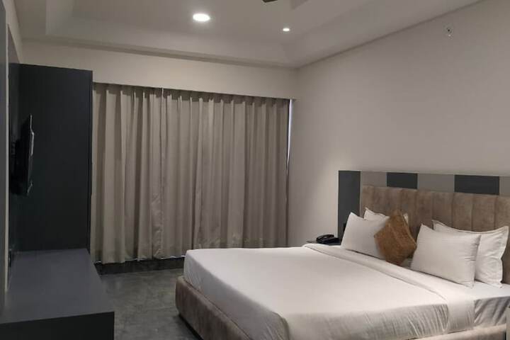 Room 10 of 19