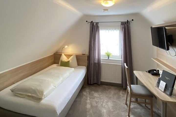 Room 16 of 65