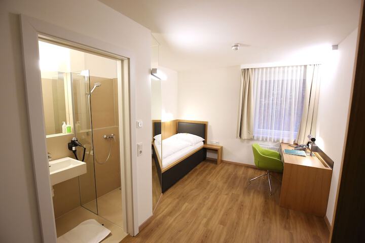 Room 4 of 49