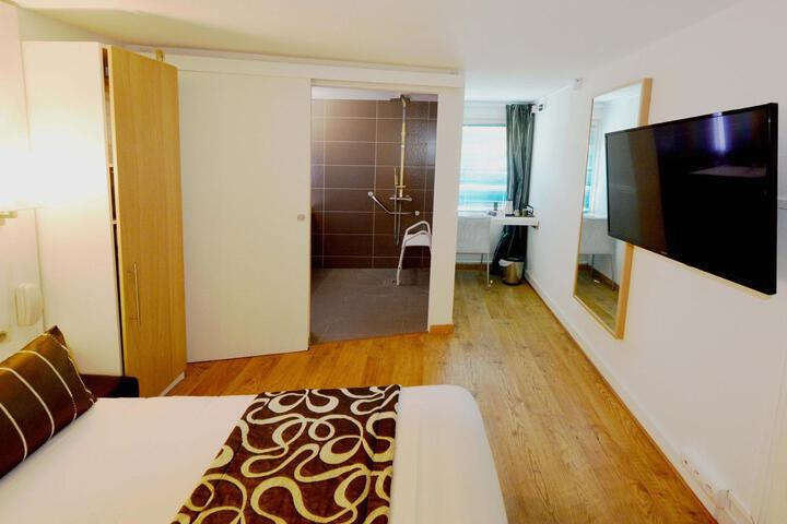 Lounge 50 of 80