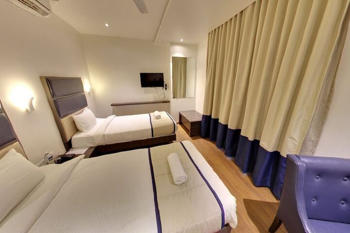 Room 5 of 16