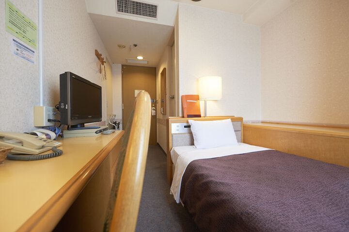 Room 4 of 32