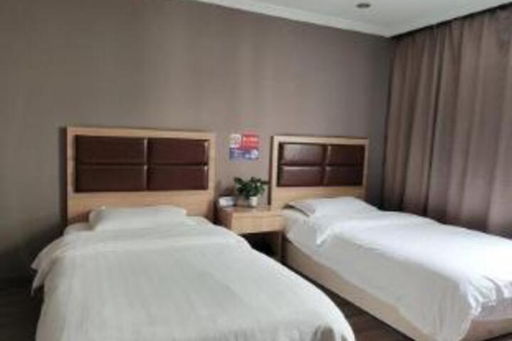 Room 5 of 7
