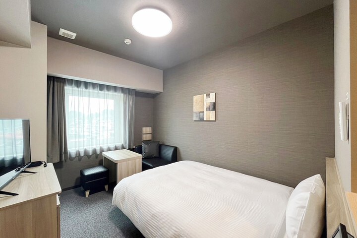 Room 5 of 37