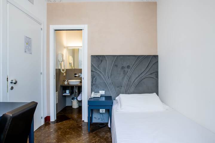 Room 33 of 116