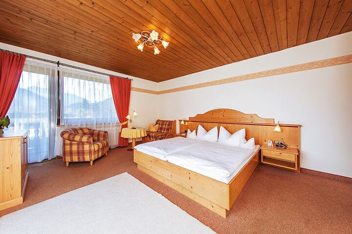 Room 6 of 42