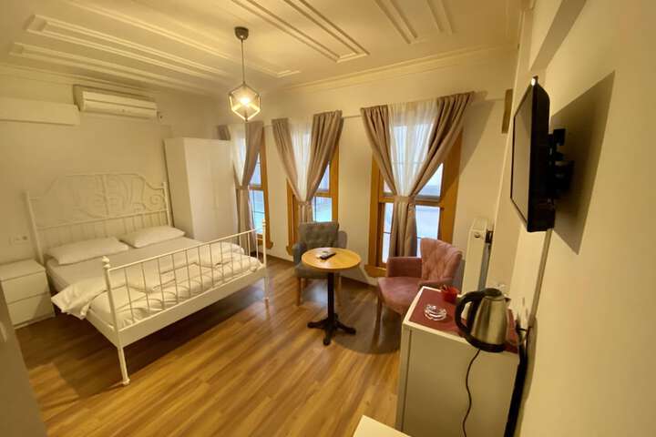 Room 8 of 21