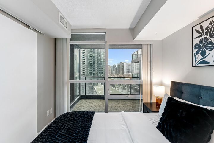 Room 3 of 77