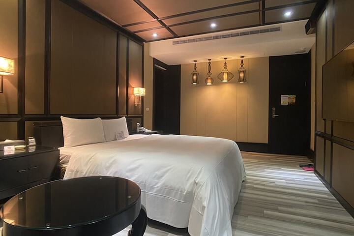 Room 5 of 38