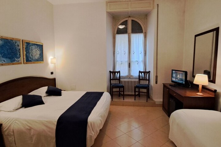 Room 5 of 15