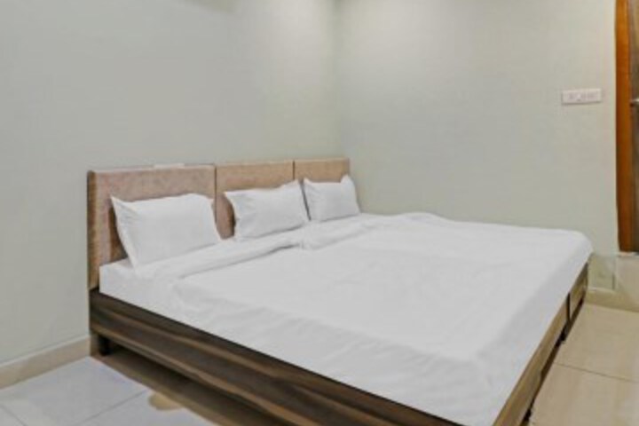 Oyo Flagship 83407 Hotel Satkar Lodge