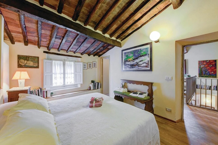 Room 2 of 18