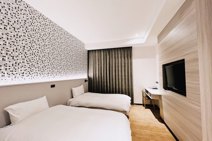 Room 8 of 11