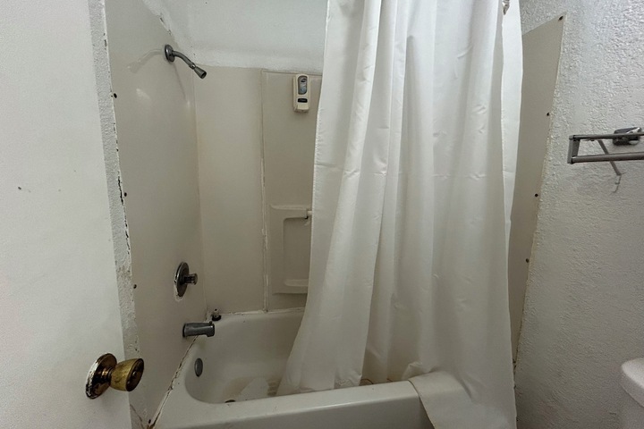 Room 16 of 22