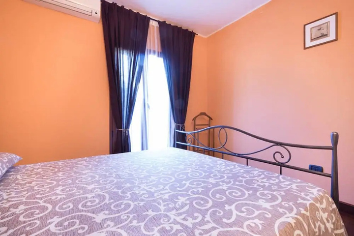 Room 4 of 13
