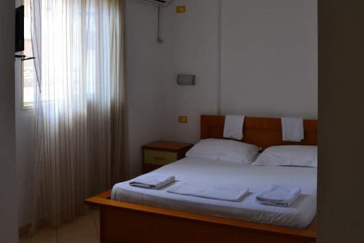 Room 10 of 24