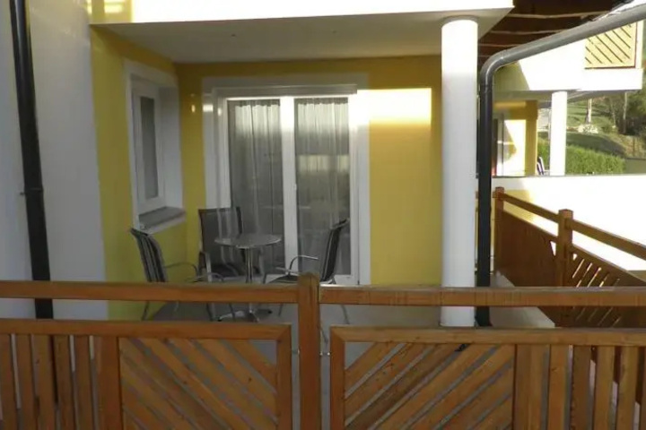 Terrace/Patio 3 of 10