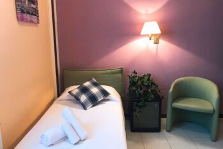Room 10 of 11
