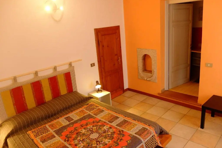 Room 2 of 2
