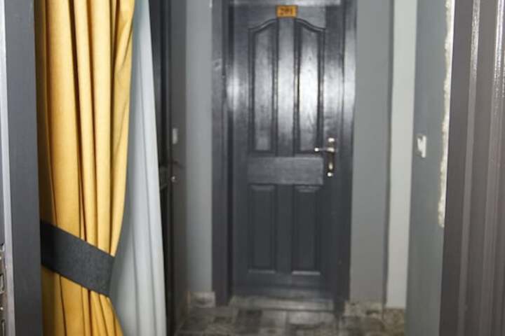 Room 10 of 34