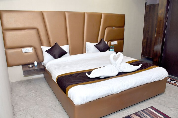 Room 10 of 24